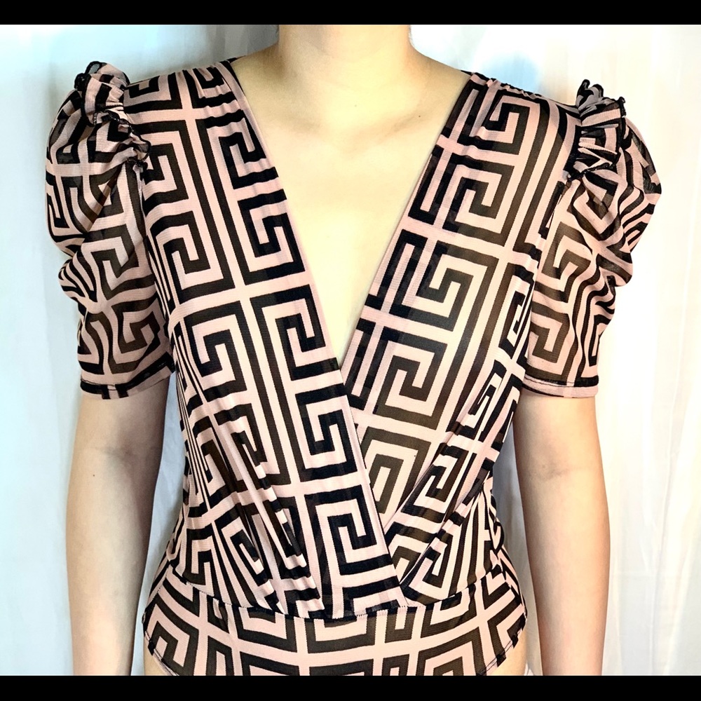 Bodysuit shirt top short sleeve